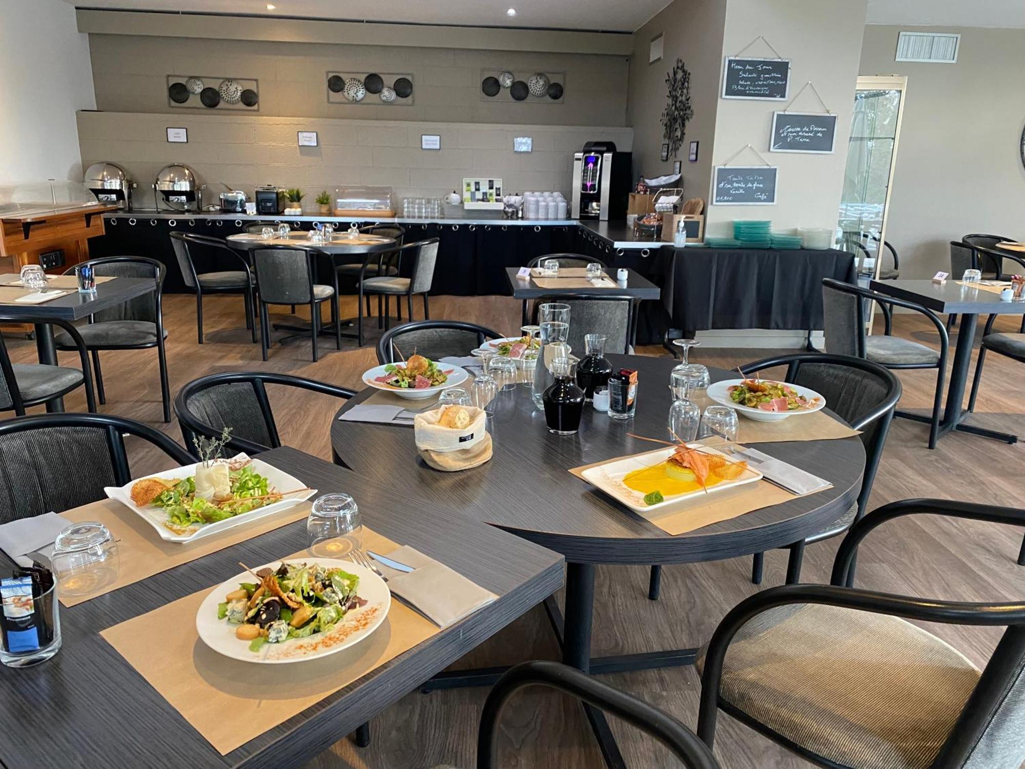 Best Western Golf D'Albon Esterno foto