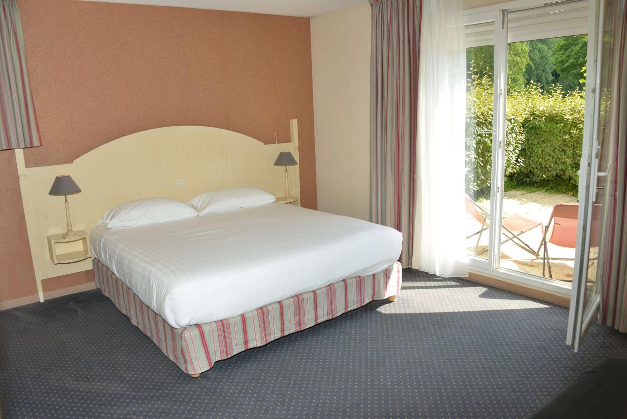 Best Western Golf D'Albon Esterno foto